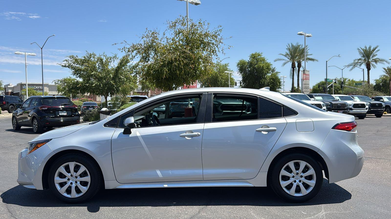 2025 Toyota Corolla LE photo 4