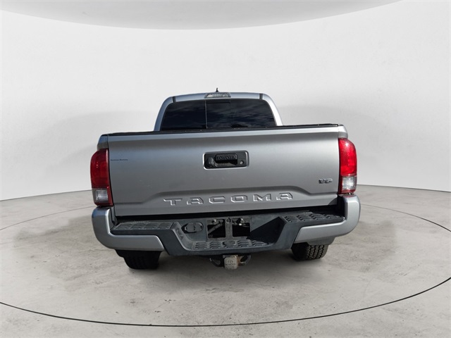 2017 Toyota Tacoma SR5 TRD Sport photo 4