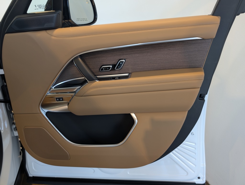 2025 Land Rover Range Rover SE photo 23