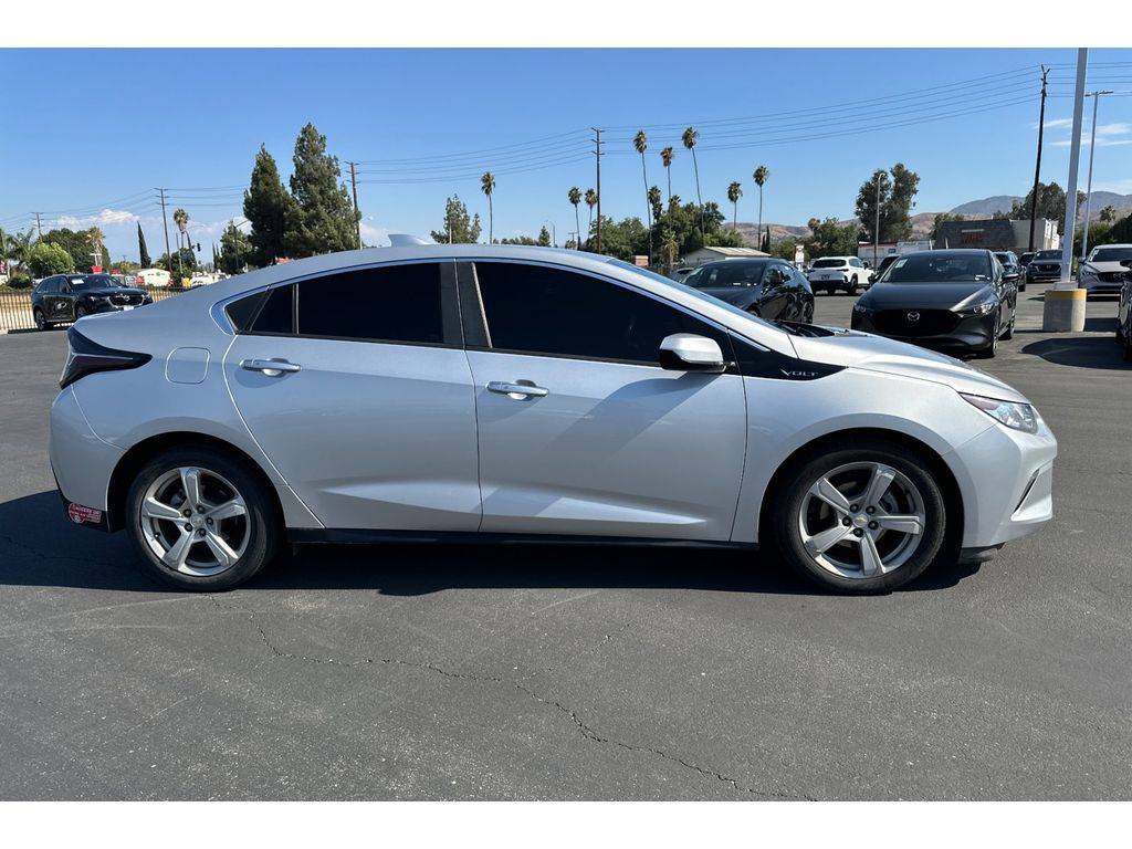 2018 Chevrolet Volt LT photo 7