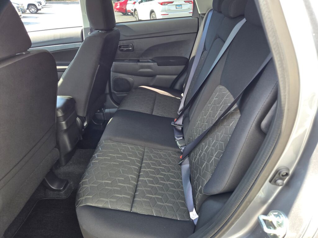 2025 Mitsubishi Outlander Sport ES photo 8