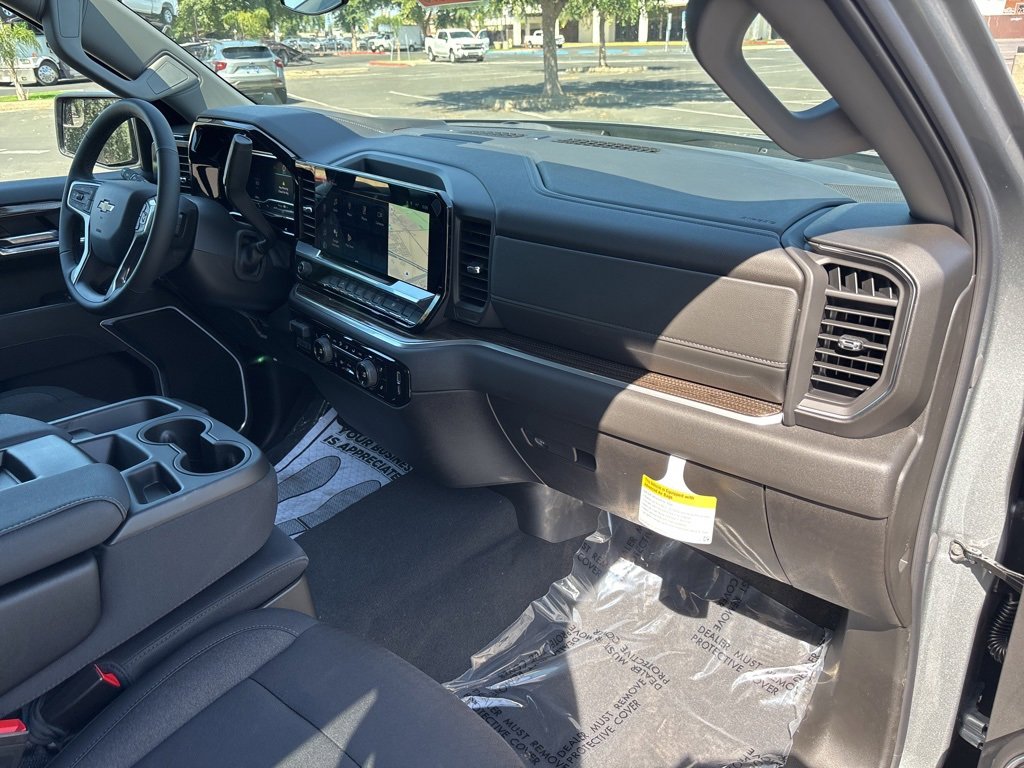 2025 Chevrolet Silverado 1500 LT photo 23
