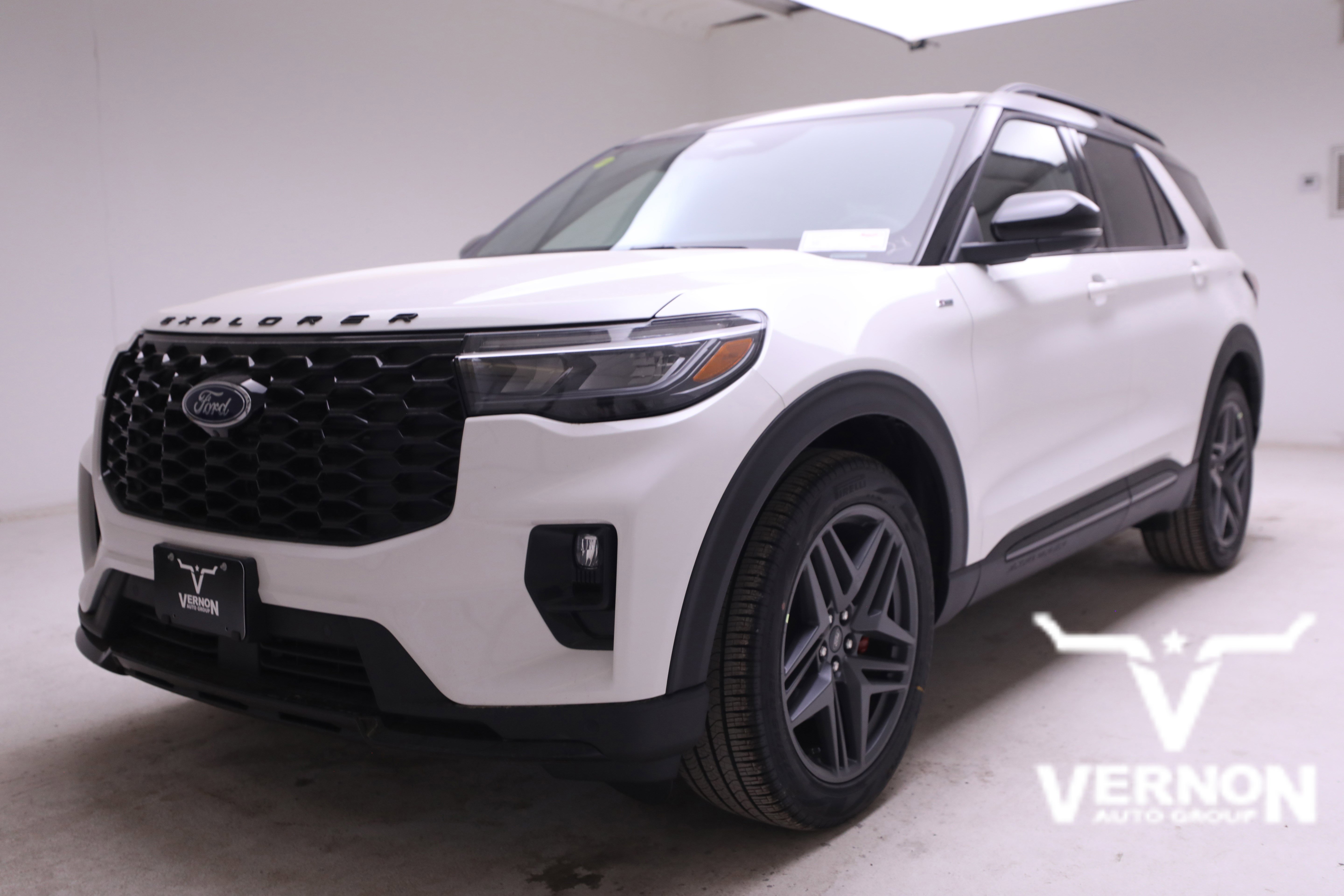 2025 Ford Explorer ST-LINE's photo