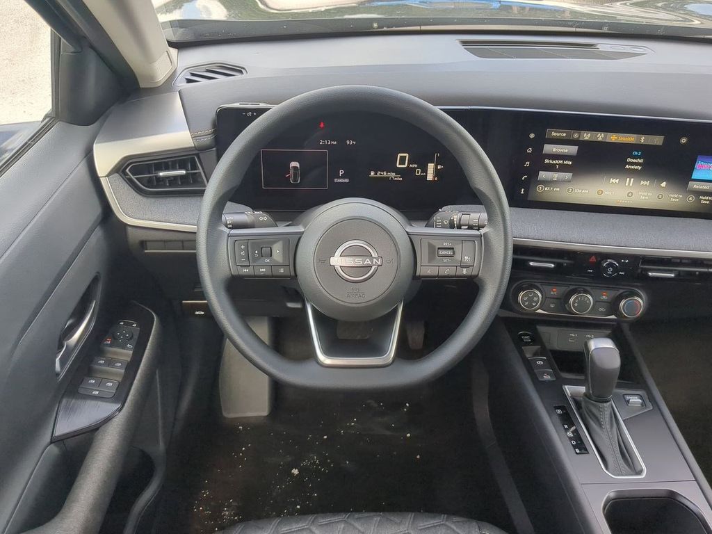 2025 Nissan Kicks SV photo 14