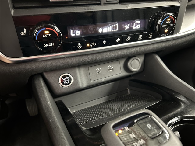2023 Nissan Rogue SV photo 14