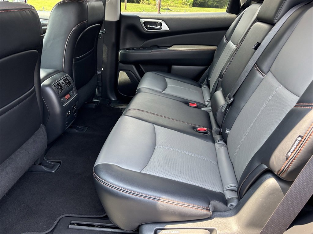 2019 Nissan Pathfinder SL photo 12