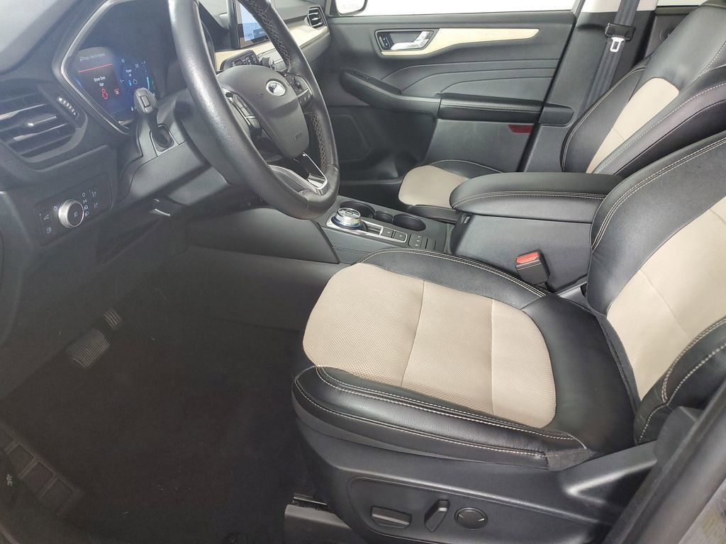 2022 Ford Escape Titanium Hybrid photo 10