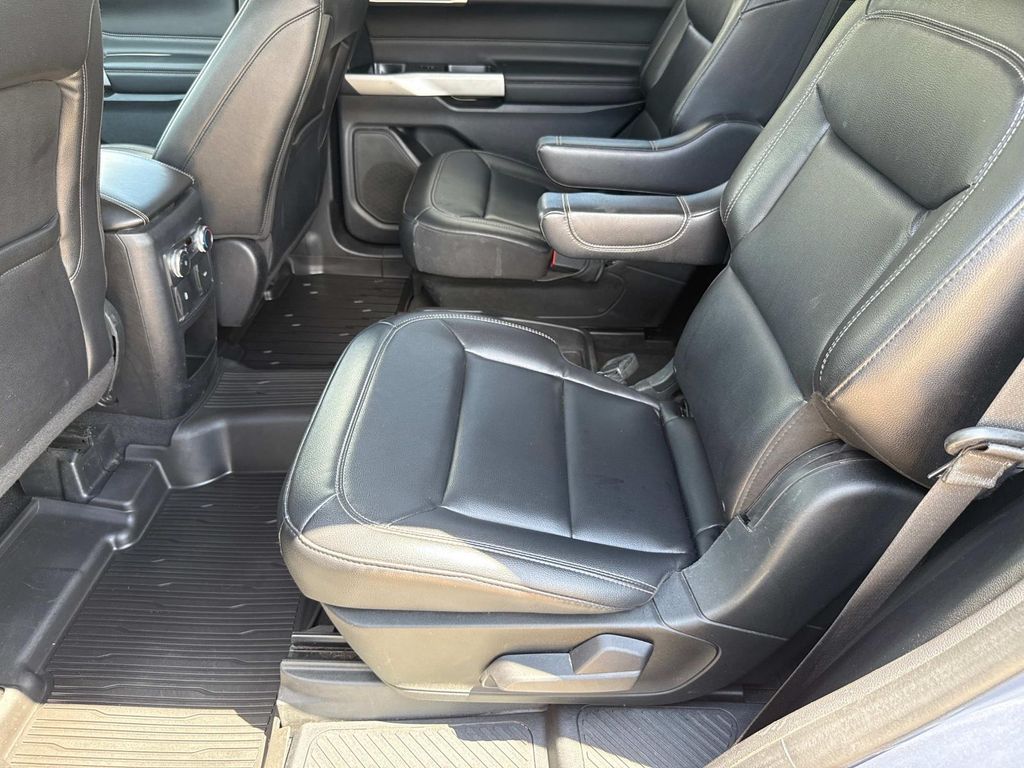 2021 Ford Explorer XLT photo 11