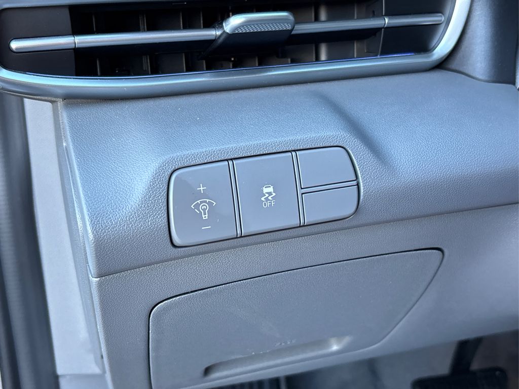 2025 Hyundai Elantra SEL Convenience photo 30