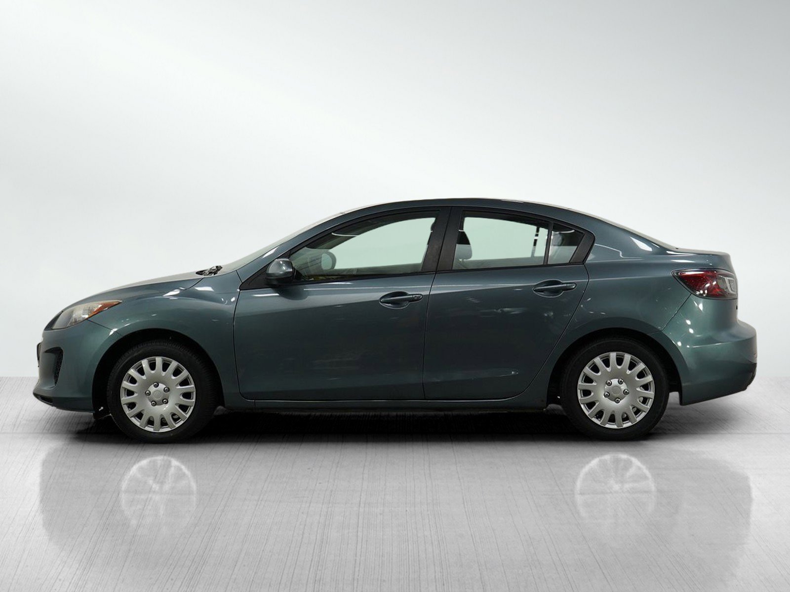Used 2013 Mazda MAZDA3 i SV with VIN JM1BL1TF3D1701606 for sale in Burnsville, Minnesota