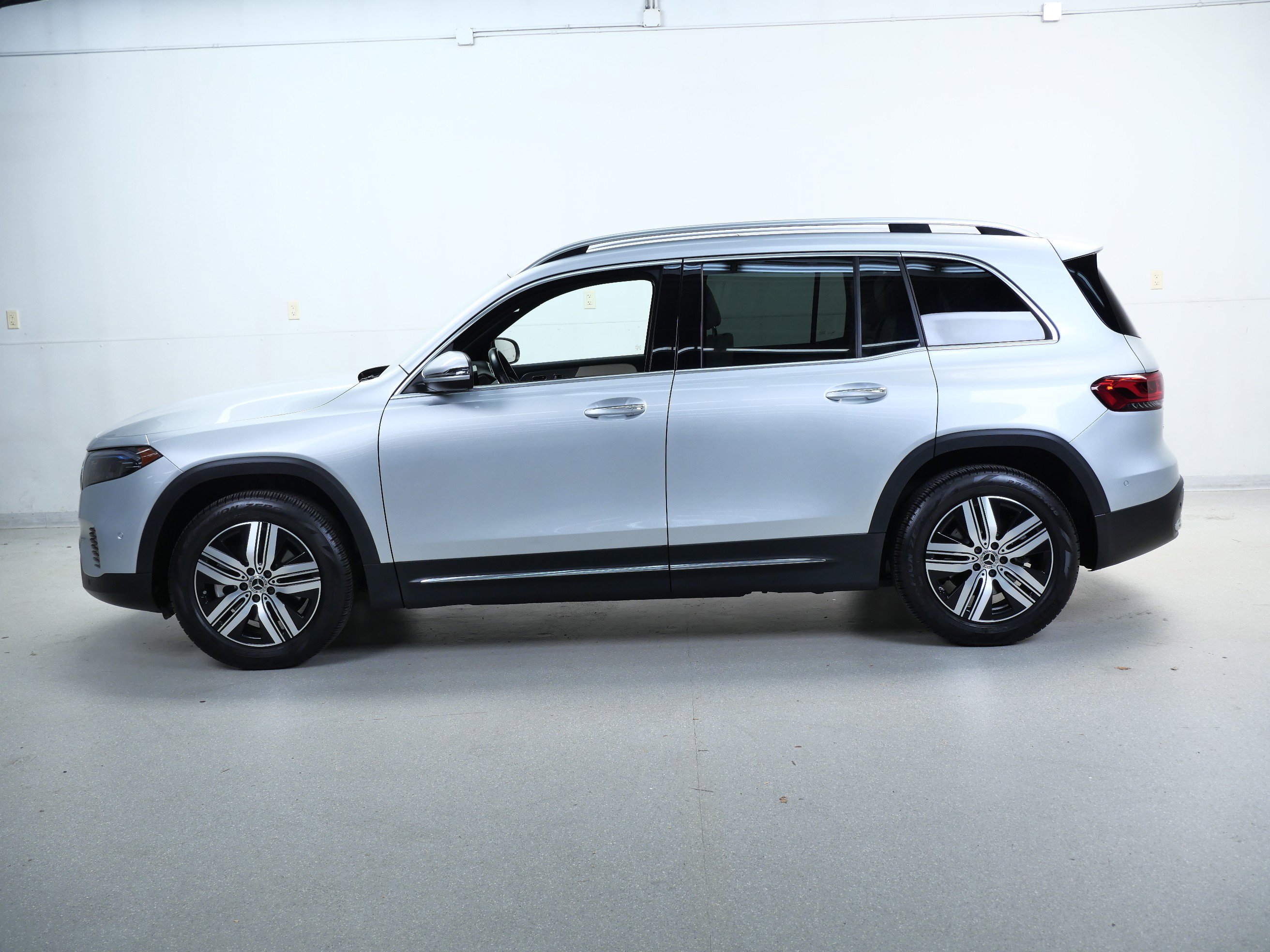 2023 Mercedes Benz EQB 300 4MATIC photo 9