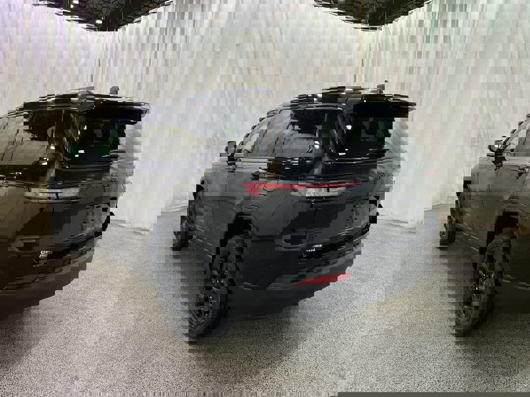 2025 Jeep Grand Cherokee Altitude X photo 4