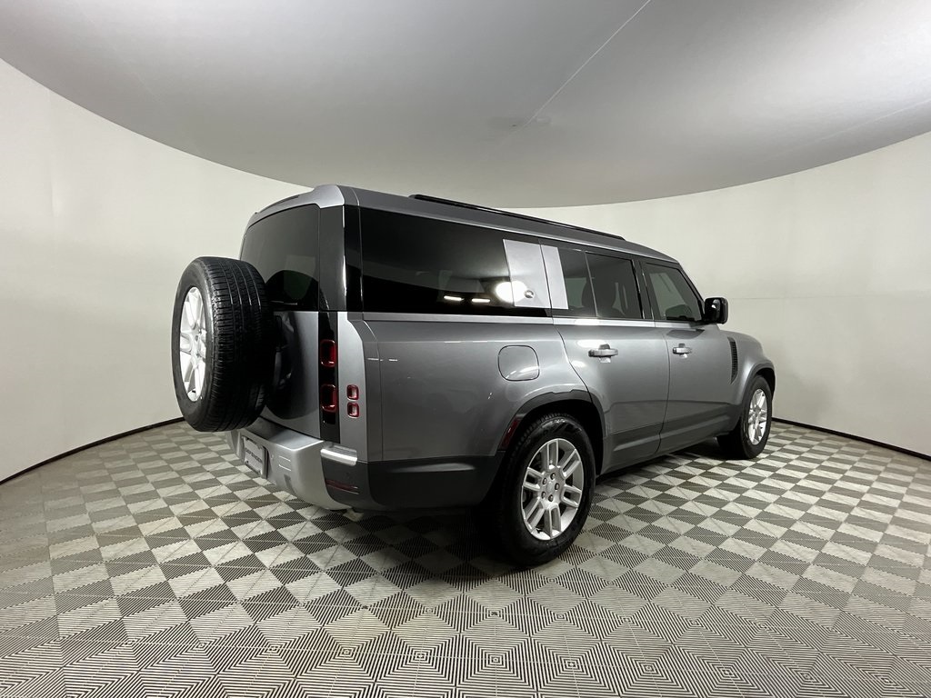 2024 Land Rover Defender 130 S photo 3