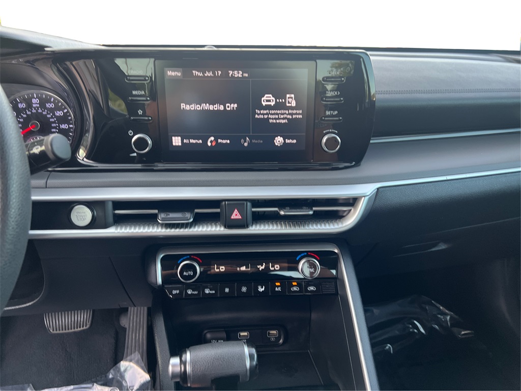 2022 Kia K5 LXS photo 13