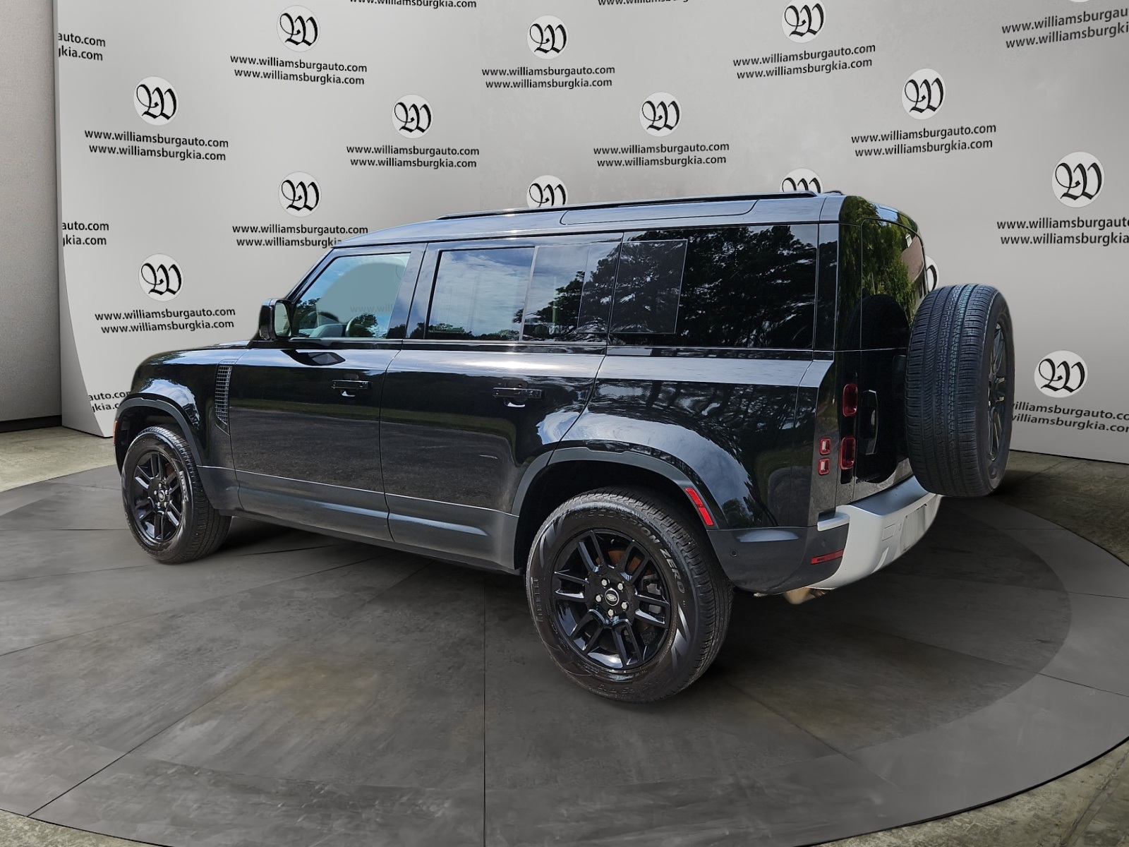 2025 Land Rover Defender 110 S photo 3