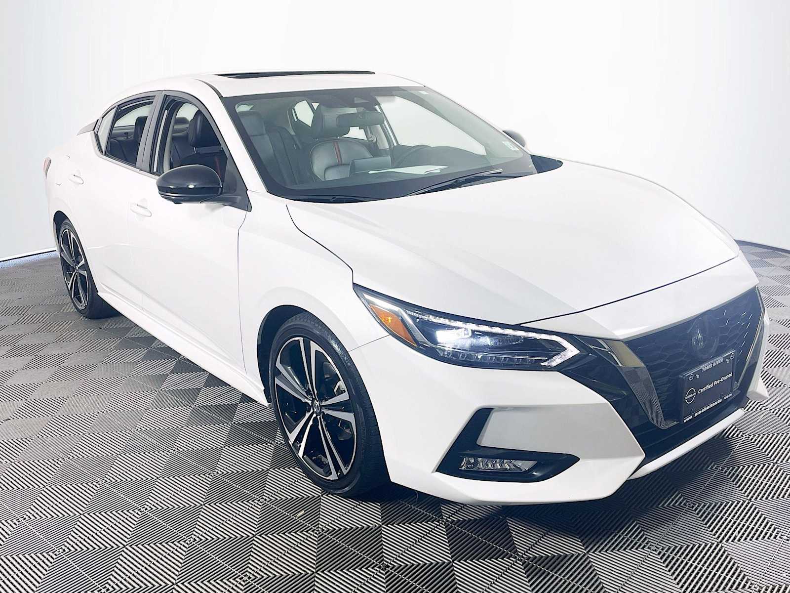 2022 Nissan Sentra SR photo 2