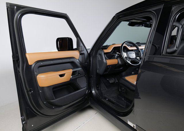2023 Land Rover Defender 110 X-Dynamic SE photo 24