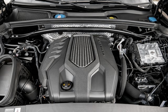 2025 Porsche Macan T photo 26