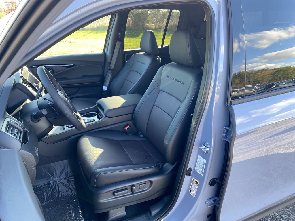 2026 Honda Ridgeline Black Edition photo 4