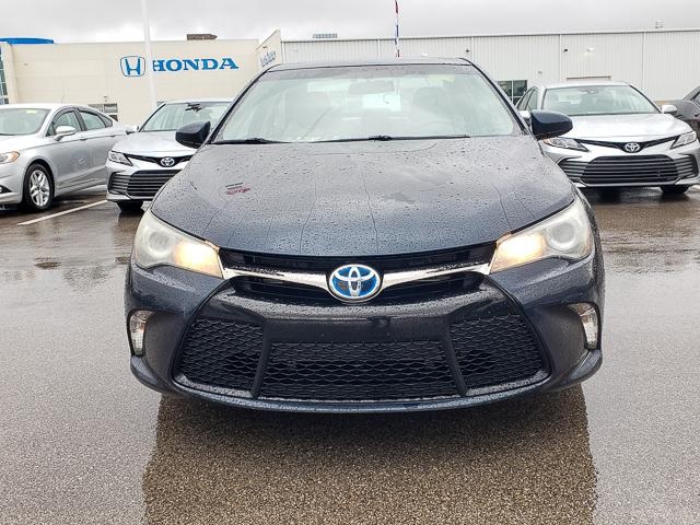 2015 Toyota Camry Hybrid SE photo 2