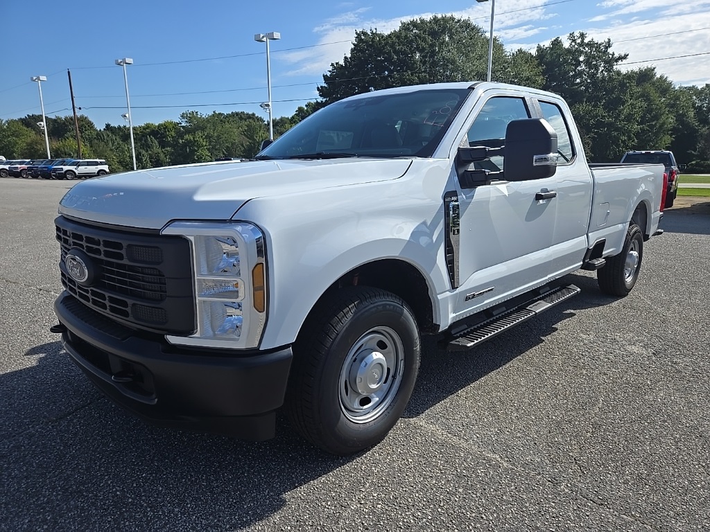 2026 Ford F-350 Super Duty XL's photo