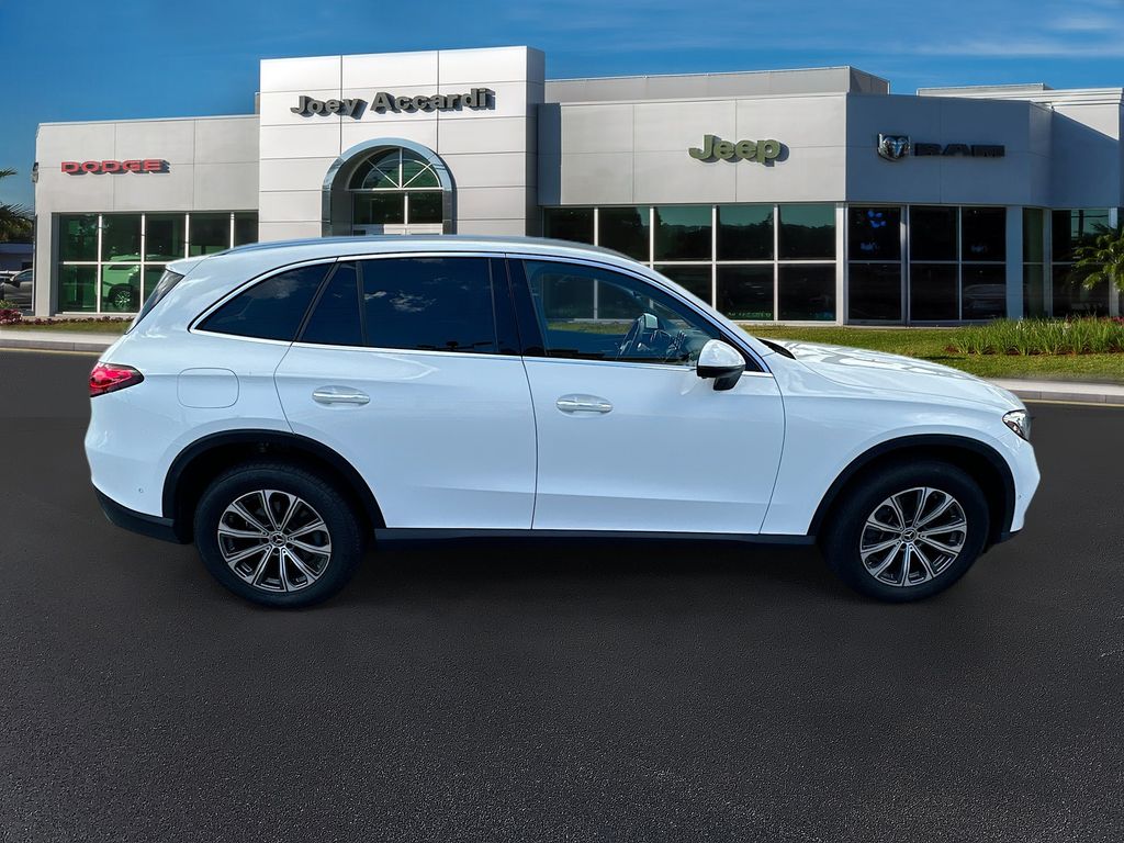 2024 Mercedes Benz GLC 300 photo 8