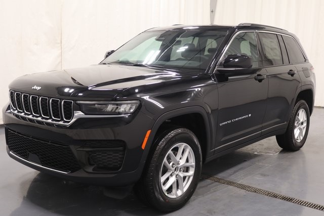 2025 Jeep Grand Cherokee Laredo X photo 3