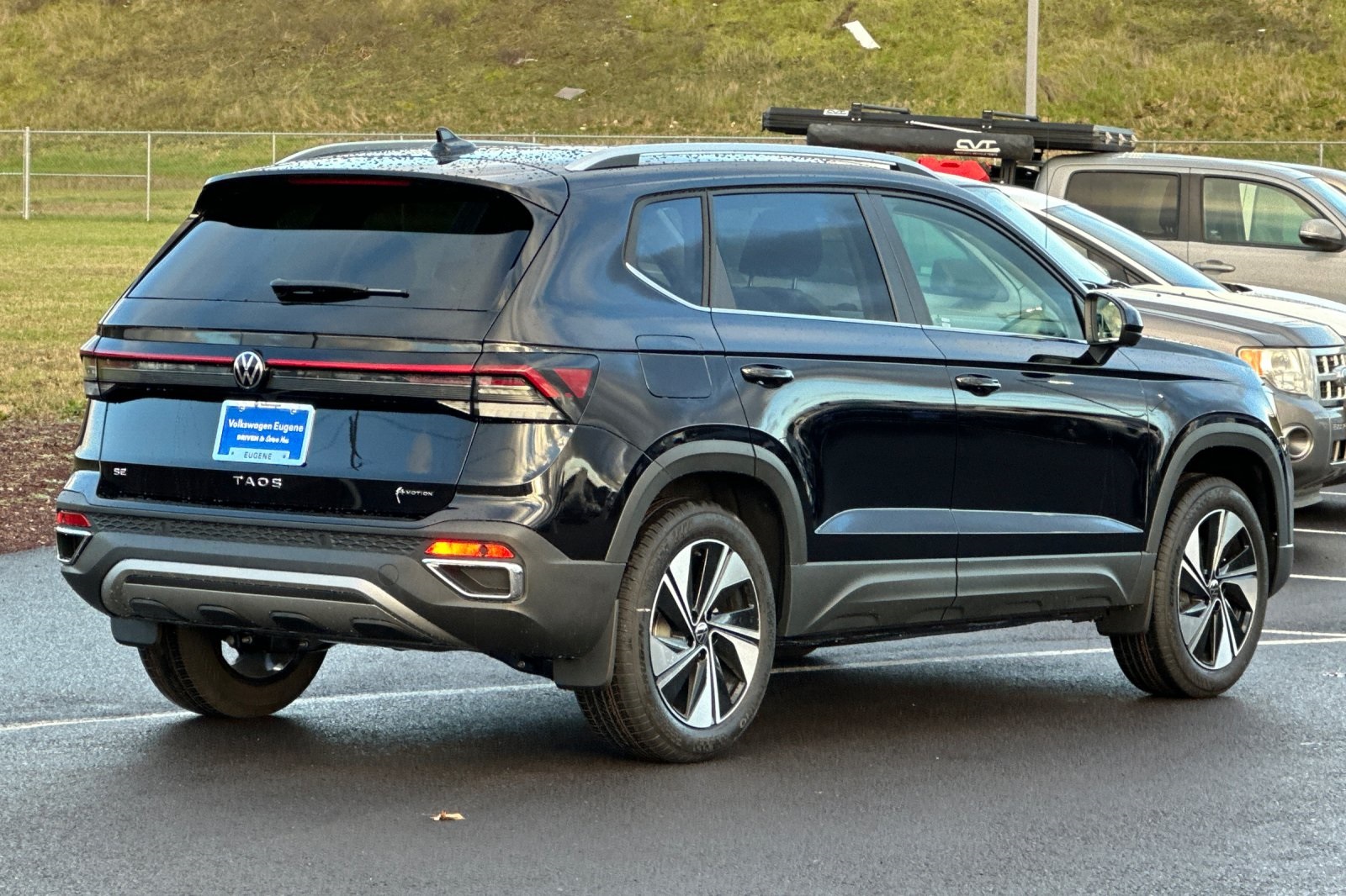 2025 Volkswagen Taos SE photo 3