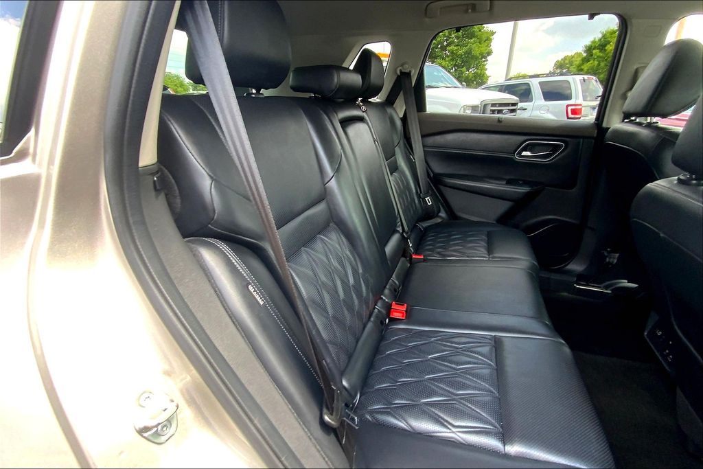 2021 Nissan Rogue Platinum photo 25