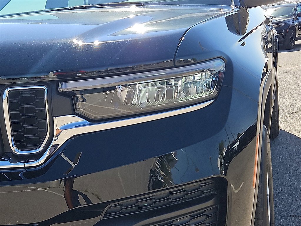 2025 Jeep Grand Cherokee Laredo photo 3