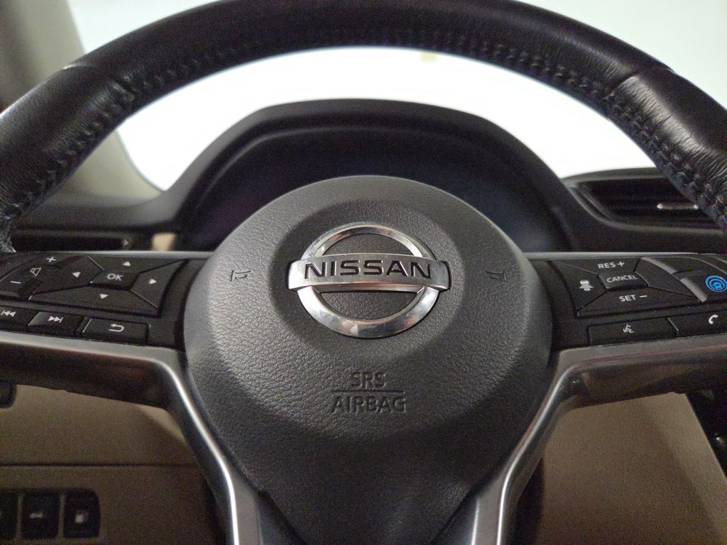 2018 Nissan Rogue SL photo 16