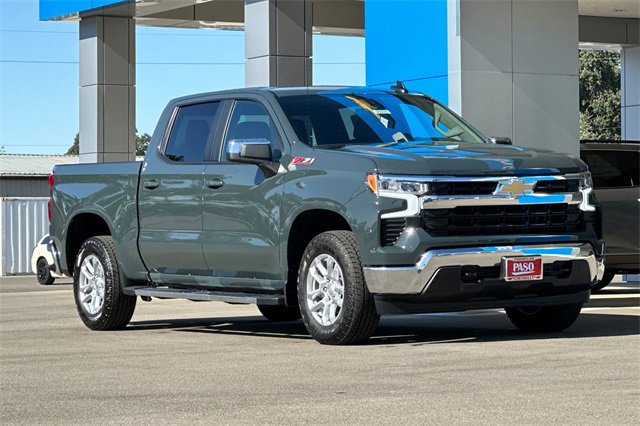 2025 Chevrolet Silverado 1500 LT photo 2