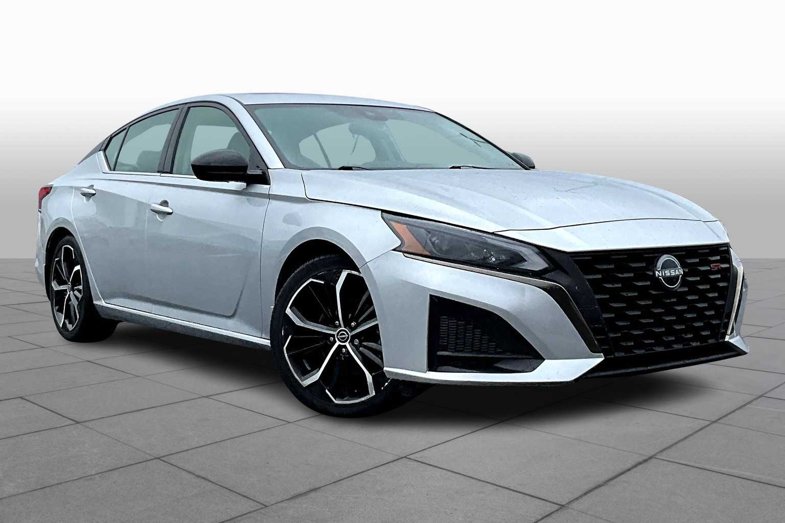 2023 Nissan Altima 2.5 SR photo 2