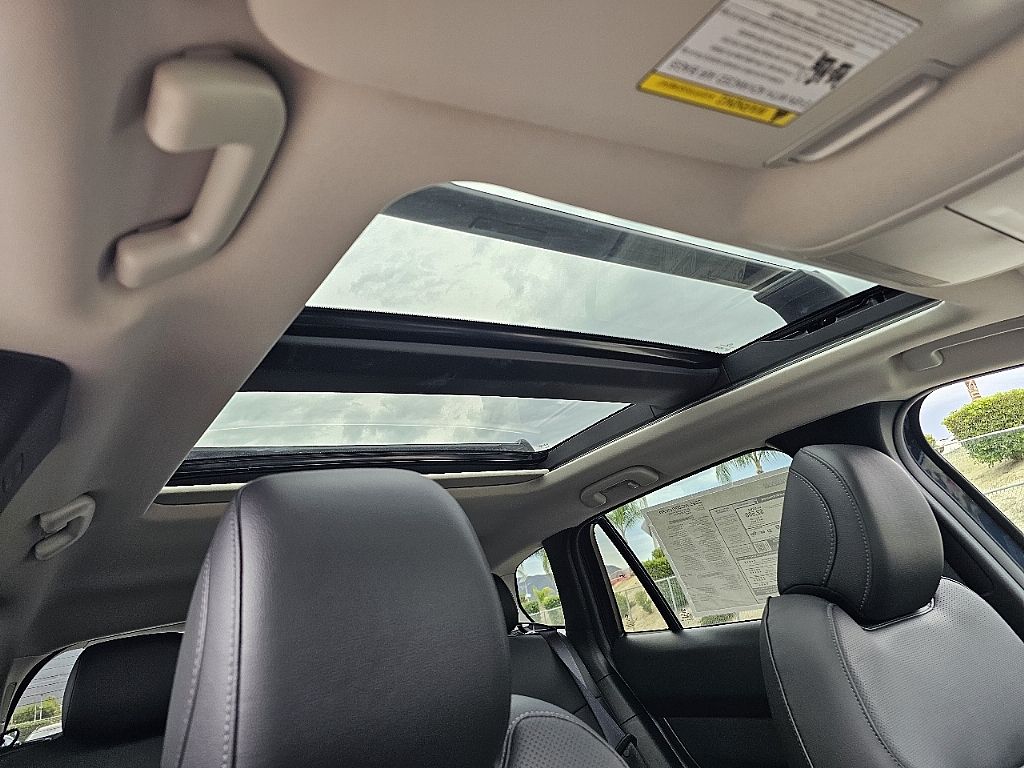 2025 Mazda CX-50 Premium photo 2