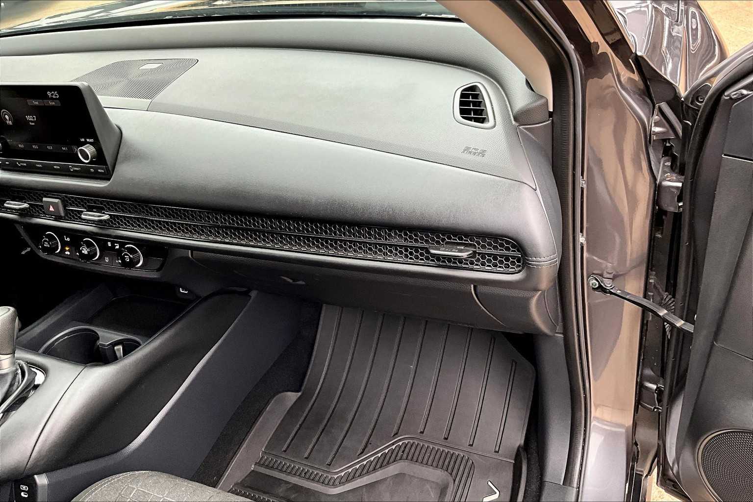 2025 Honda HR-V LX photo 16