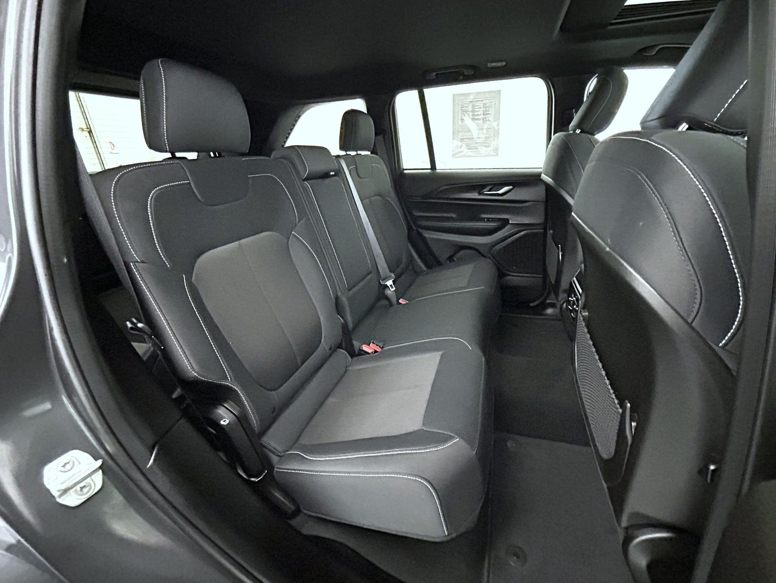 2024 Jeep Grand Cherokee Laredo photo 17