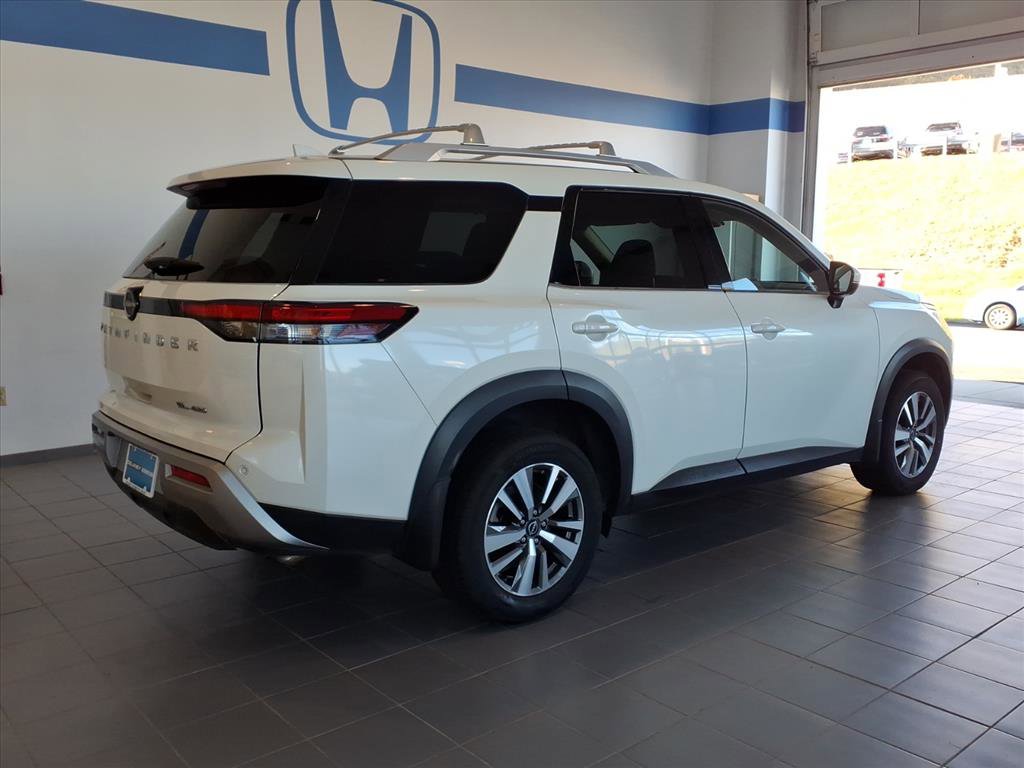 2022 Nissan Pathfinder SL photo 3