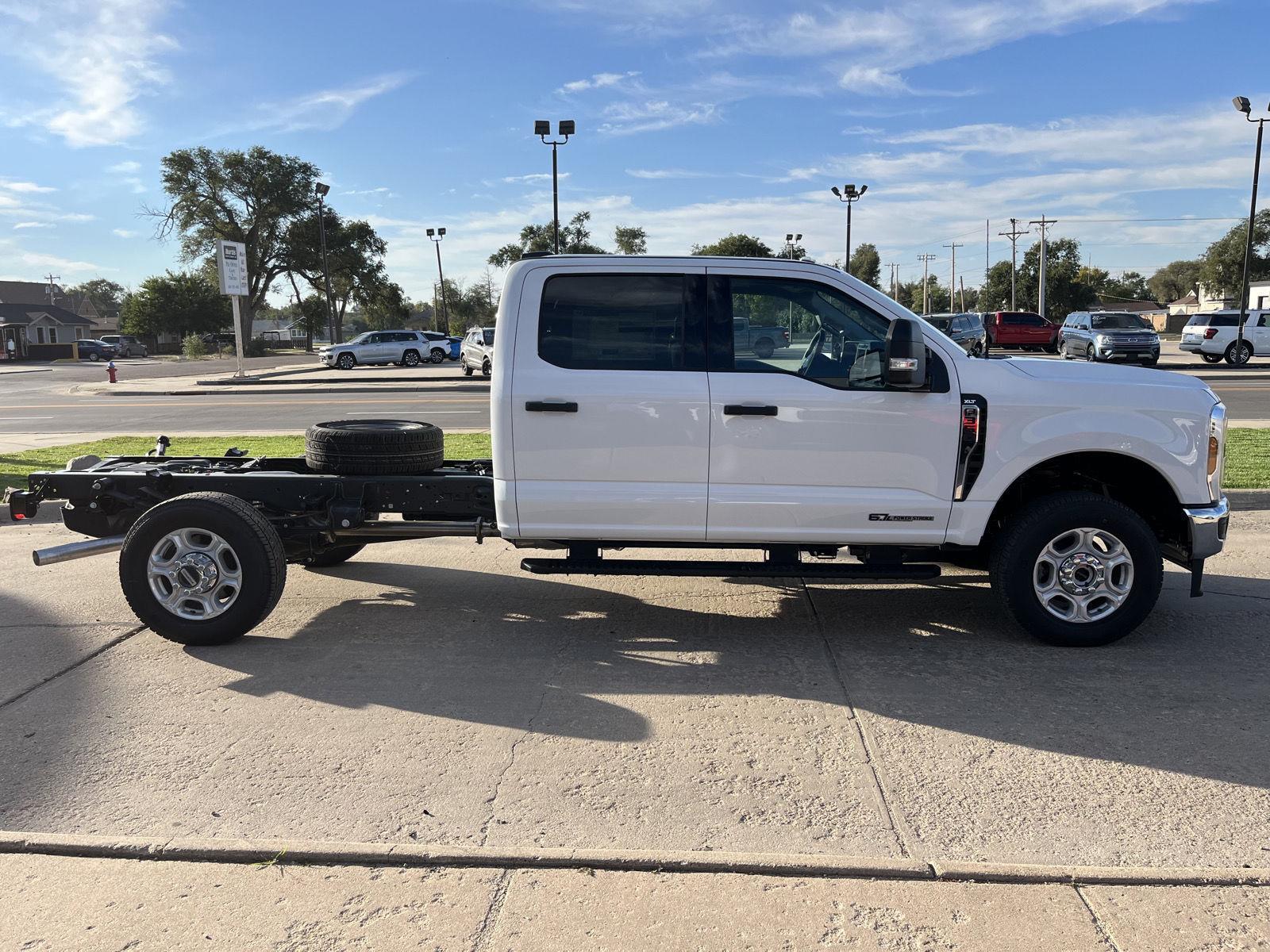2026 Ford F-350 XLT photo 4