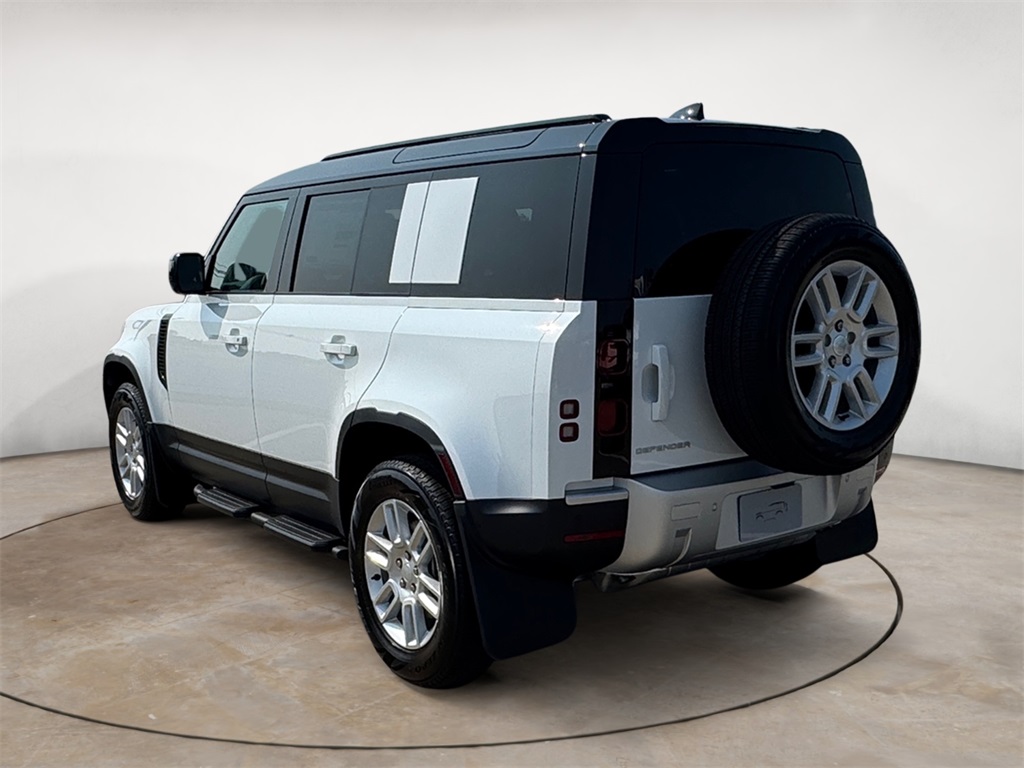 2025 Land Rover Defender 110 S photo 3