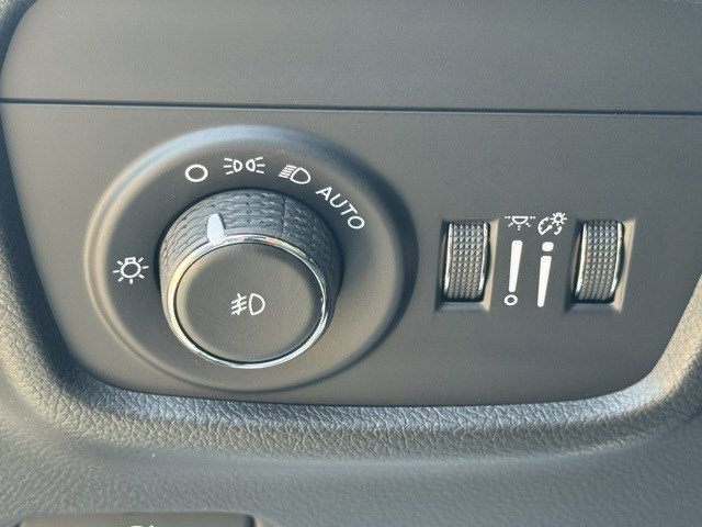 2025 Jeep Grand Cherokee Overland photo 4