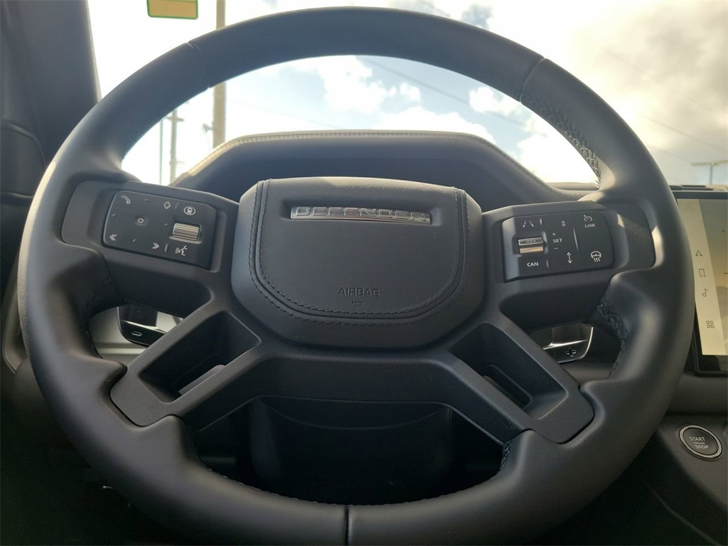 2025 Land Rover Defender 130 V8 photo 25