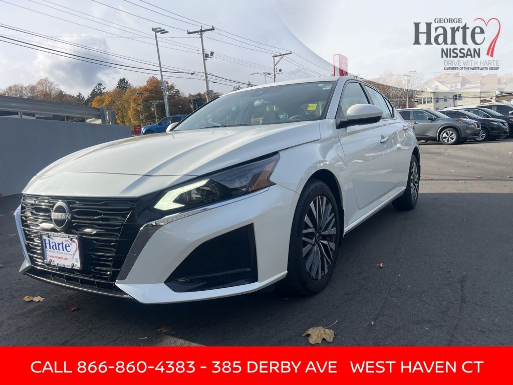 2023 Nissan Altima SV's photo