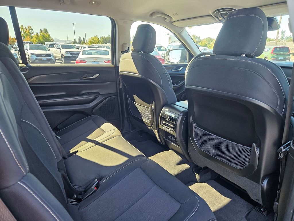 2023 Jeep Grand Cherokee Laredo photo 31