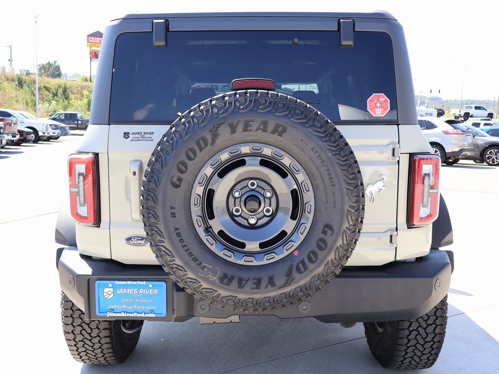 2025 Ford Bronco Outer Banks photo 3