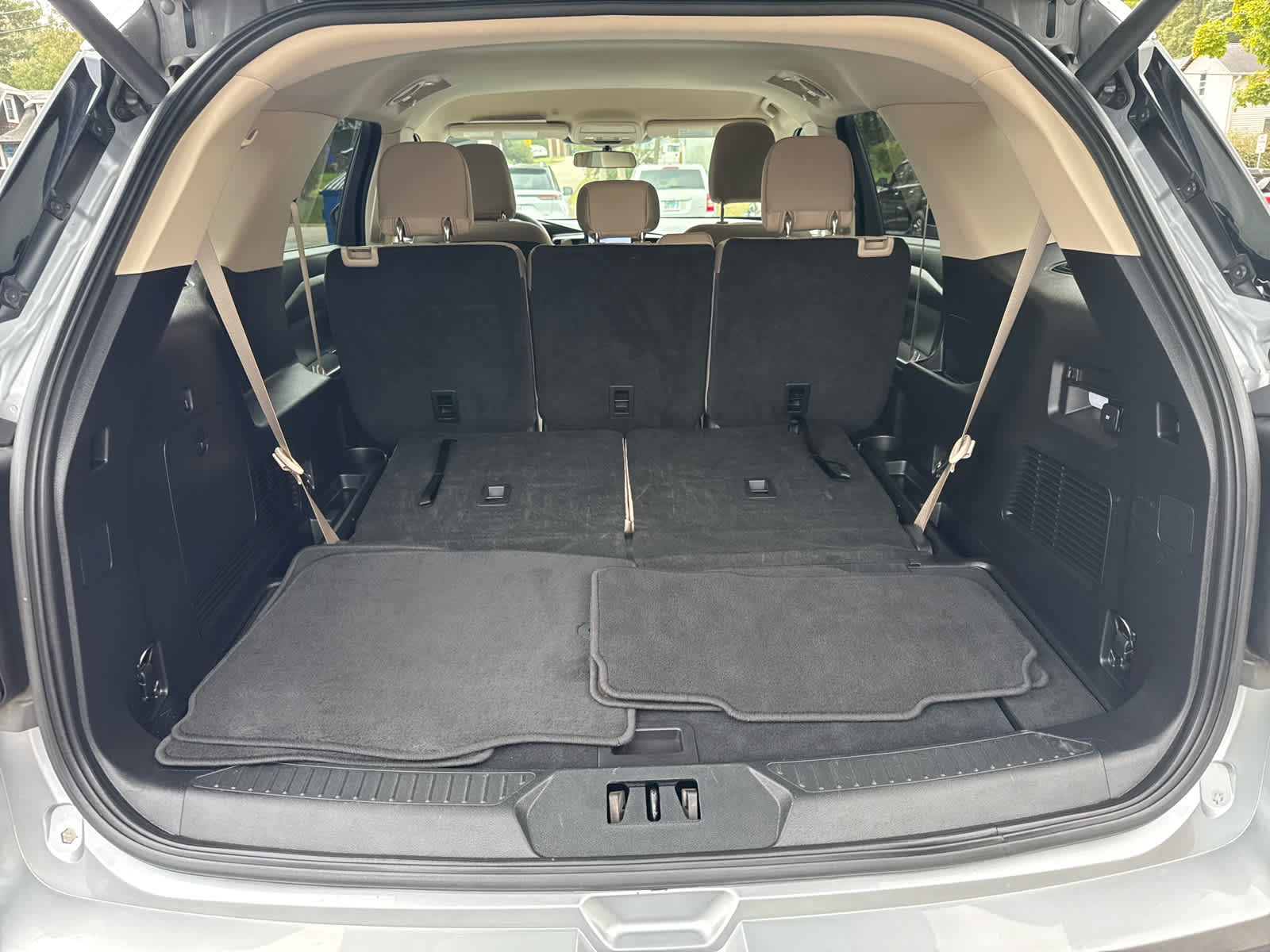 2020 Ford Explorer Base photo 18