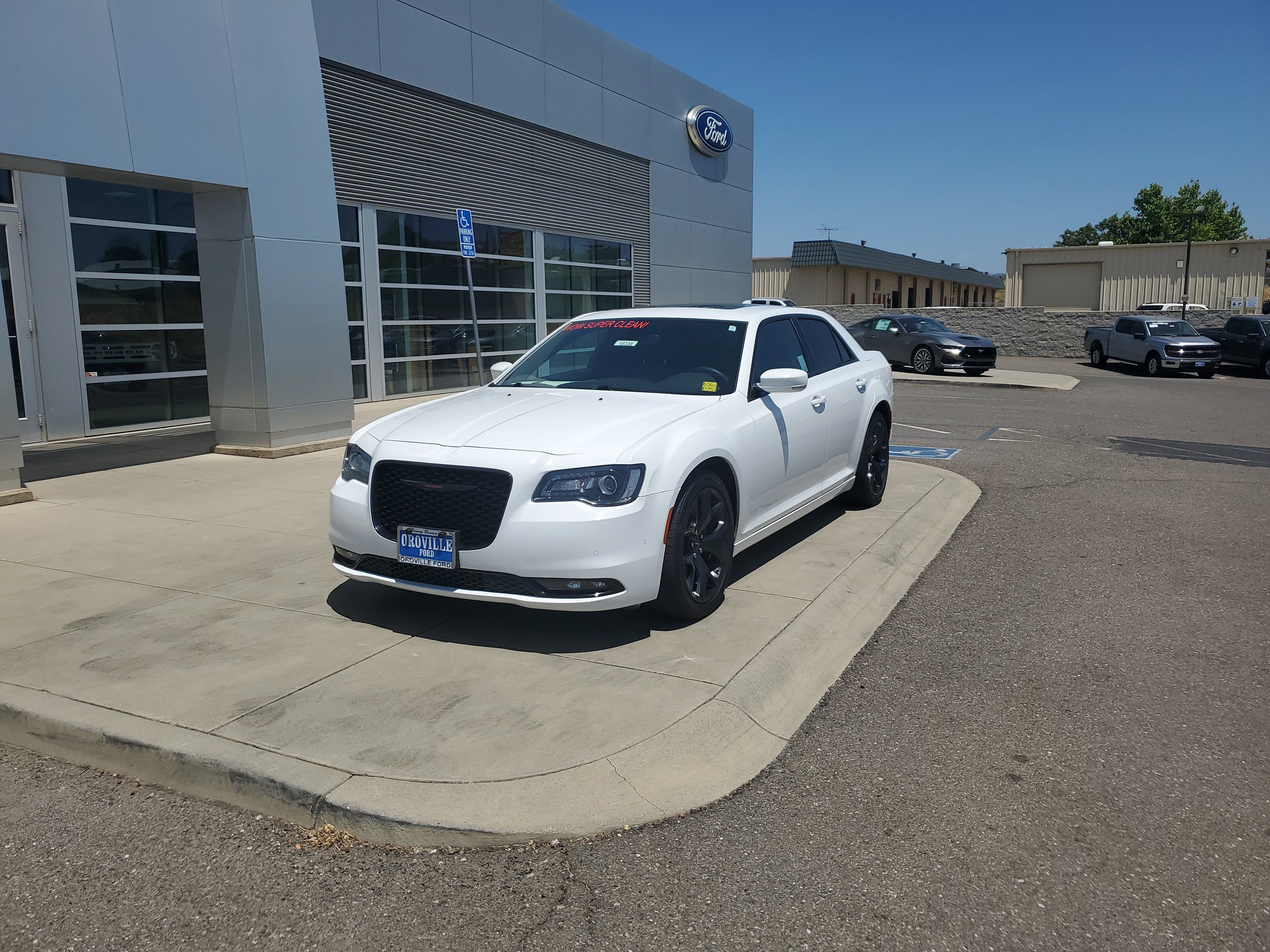 2023 Chrysler 300