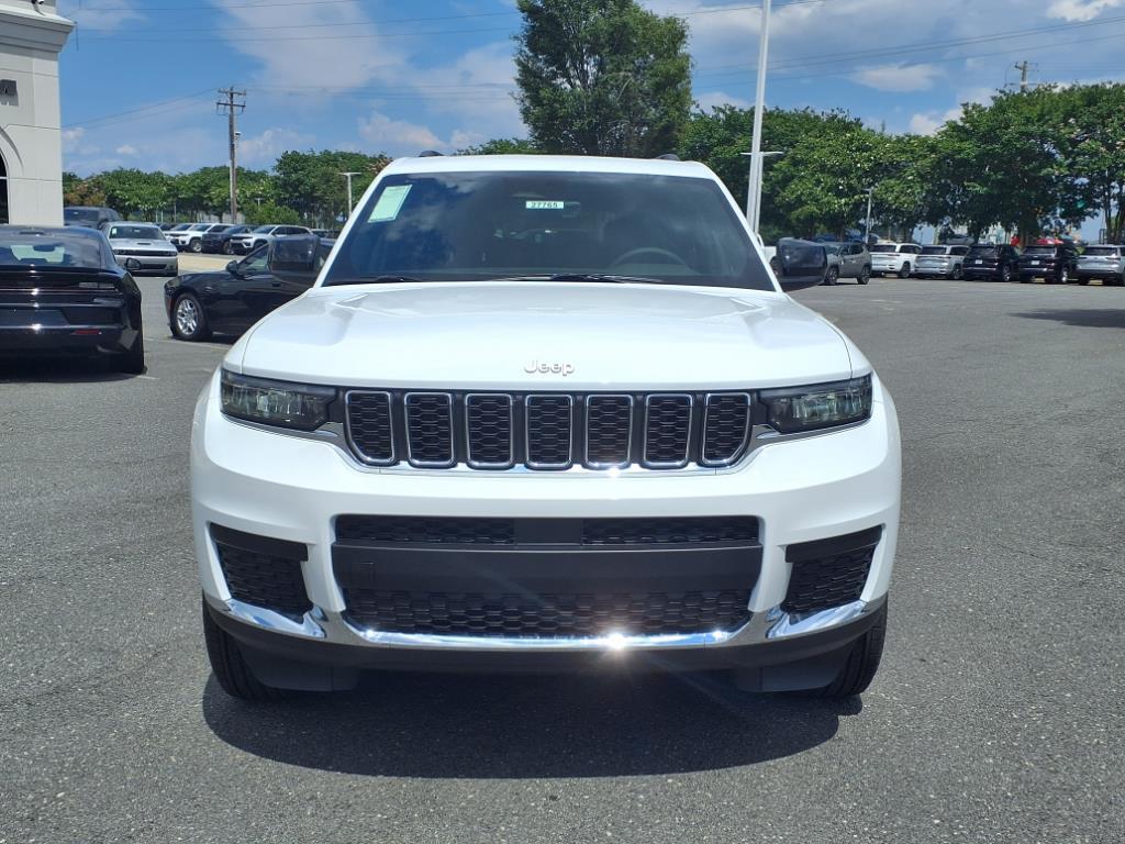 2025 Jeep Grand Cherokee Laredo X photo 2