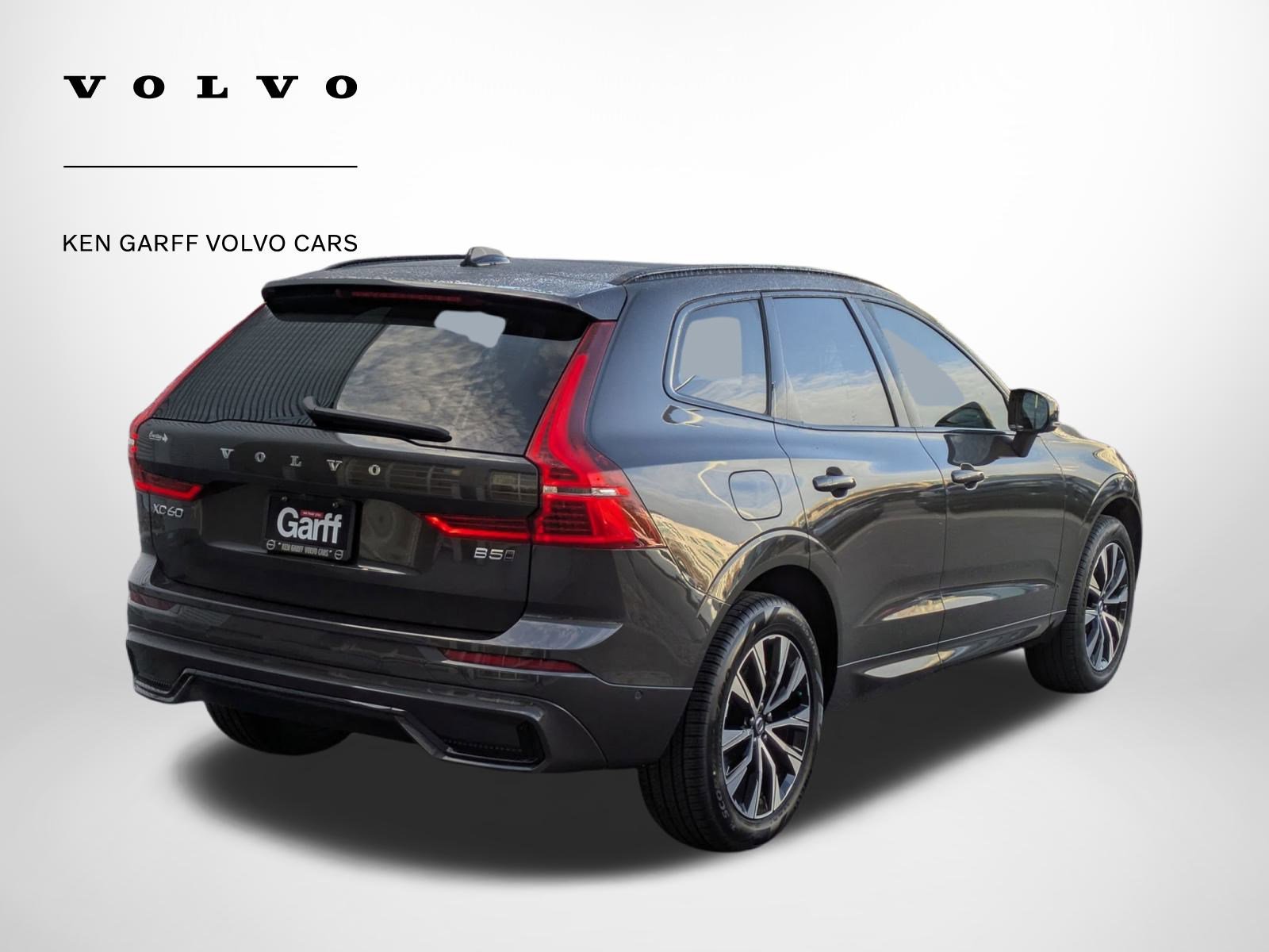 2023 Volvo XC60 Plus photo 2
