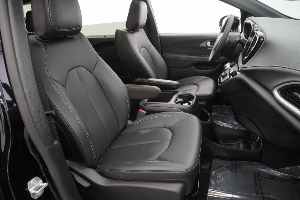 2025 Chrysler Pacifica photo 33