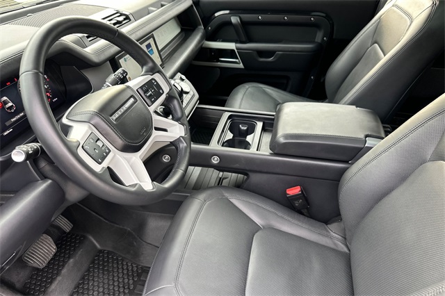 2023 Land Rover Defender 90 S photo 4